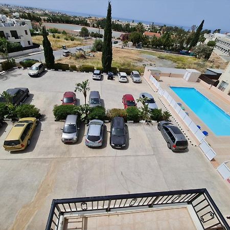 Stunning Views' Apartment With Pool Paphos Eksteriør billede