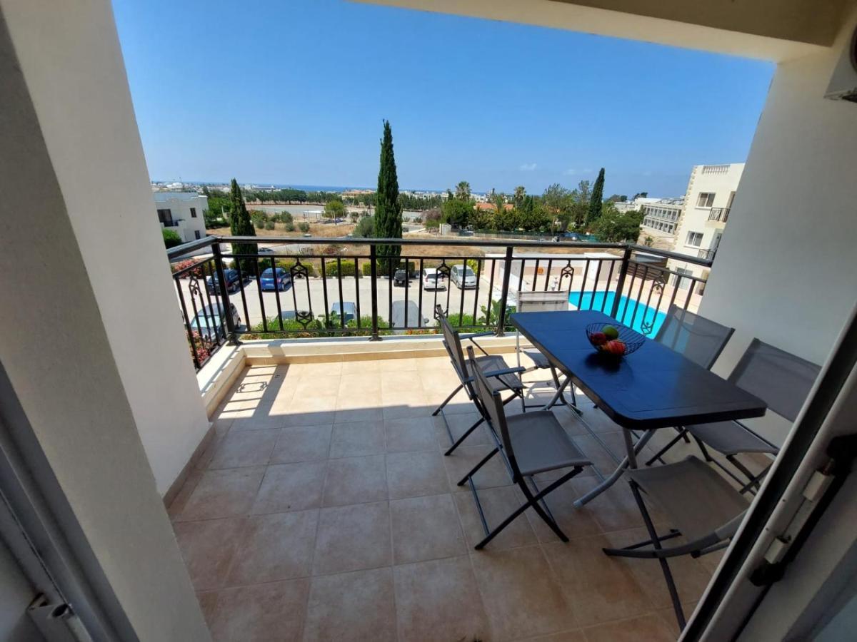 Stunning Views' Apartment With Pool Paphos Eksteriør billede